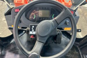 サムネイル: 平成28年　日立　ZW80-5B　スノースパイクタイヤ装着車・ダブルヒーター仕様　０．９立米　★使用時間2090時間★