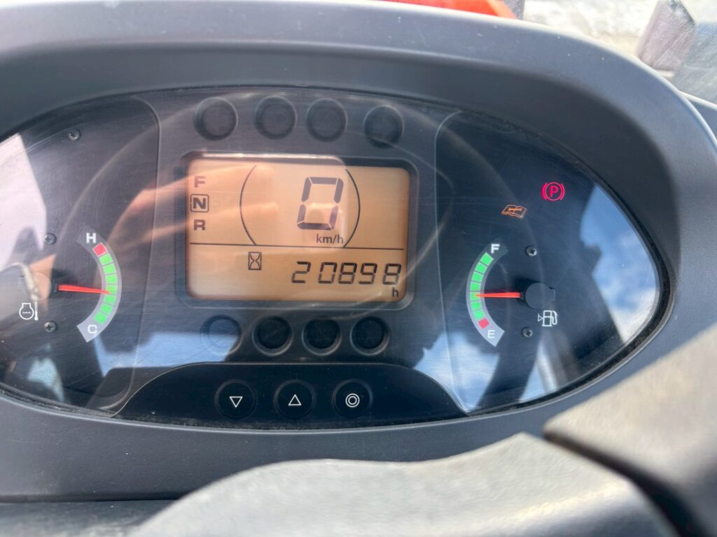 平成28年　日立　ZW80-5B　スノースパイクタイヤ装着車・ダブルヒーター仕様　０．９立米　★使用時間2090時間★