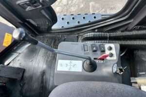 サムネイル: 平成28年　日立　ZW80-5B　スノースパイクタイヤ装着車・ダブルヒーター仕様　０．９立米　★使用時間2090時間★