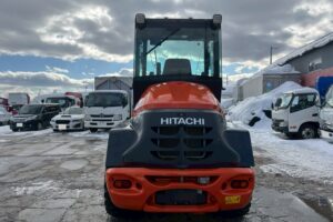 サムネイル: 平成28年　日立　ZW80-5B　スノースパイクタイヤ装着車・ダブルヒーター仕様　０．９立米　★使用時間2090時間★