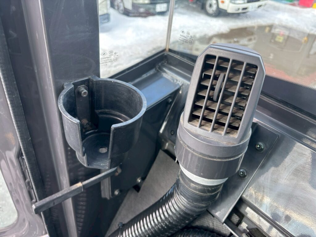 平成28年　日立　ZW80-5B　スノースパイクタイヤ装着車・ダブルヒーター仕様　０．９立米　★使用時間2090時間★