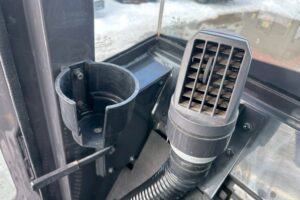 サムネイル: 平成28年　日立　ZW80-5B　スノースパイクタイヤ装着車・ダブルヒーター仕様　０．９立米　★使用時間2090時間★