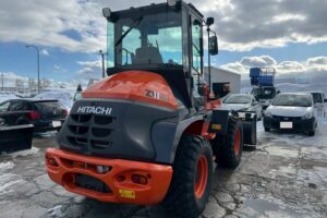 サムネイル: 平成28年　日立　ZW80-5B　スノースパイクタイヤ装着車・ダブルヒーター仕様　０．９立米　★使用時間2090時間★