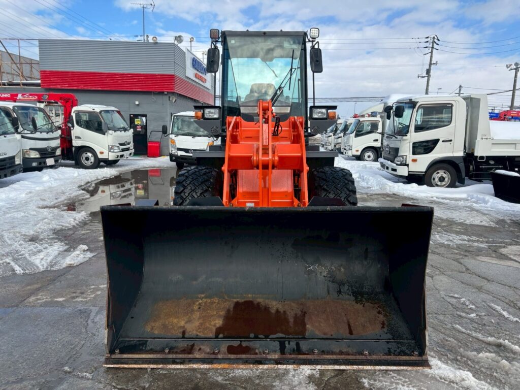 平成28年　日立　ZW80-5B　スノースパイクタイヤ装着車・ダブルヒーター仕様　０．９立米　★使用時間2090時間★