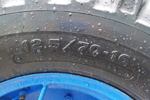 サムネイル: 平成１２年　日立　ホイールローダー　LX20-3　★スパイクタイヤ★３８００時間★