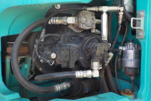 サムネイル: 平成29年　コベルコ　バックホー　SK125SR-3　★0.45㎥★配管付★クレーン仕様★エアコン★