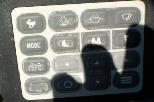 サムネイル: 平成29年　コベルコ　バックホー　SK125SR-3　★0.45㎥★配管付★クレーン仕様★エアコン★