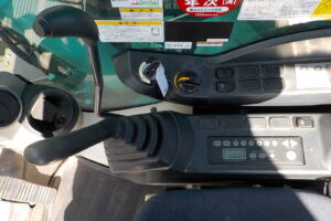 サムネイル: 平成29年　コベルコ　バックホー　SK125SR-3　★0.45㎥★配管付★クレーン仕様★エアコン★