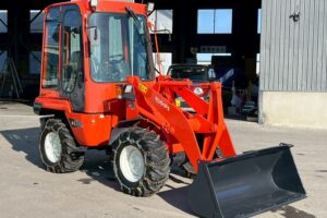 サムネイル: 【★北見店★】クボタホイールローダー　R420D　ミニショベル　小型特殊　バケット容量0.4㎥札幌・江別・旭川・北見・釧路どこでも全国対応可能です！【お問い合わせは北見店へ～TEL0157-57-7166～】