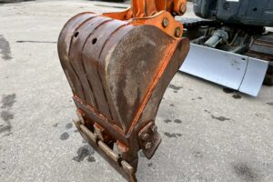 サムネイル: 【★北見店★】日立　バックホー　ZX15UR　ユンボ　パワーショベル　油圧ショベル　バケット容量0.036㎥札幌・江別・旭川・北見・釧路どこでも全国対応可能です！【お問い合わせは北見店へ～TEL0157-57-7166～】