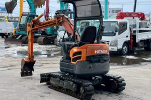 サムネイル: 【★北見店★】日立　バックホー　ZX15UR　ユンボ　パワーショベル　油圧ショベル　バケット容量0.036㎥札幌・江別・旭川・北見・釧路どこでも全国対応可能です！【お問い合わせは北見店へ～TEL0157-57-7166～】