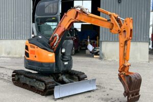 サムネイル: 【★北見店★】日立　バックホー　ZX15UR　ユンボ　パワーショベル　油圧ショベル　バケット容量0.036㎥札幌・江別・旭川・北見・釧路どこでも全国対応可能です！【お問い合わせは北見店へ～TEL0157-57-7166～】