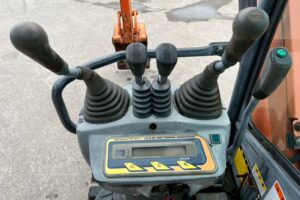 サムネイル: 【★北見店★】日立　バックホー　ZX15UR　ユンボ　パワーショベル　油圧ショベル　バケット容量0.036㎥札幌・江別・旭川・北見・釧路どこでも全国対応可能です！【お問い合わせは北見店へ～TEL0157-57-7166～】