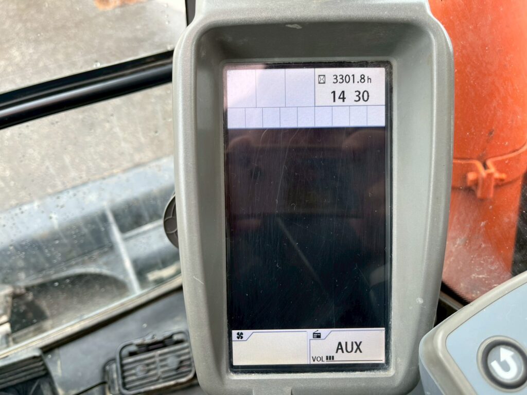 【平成29年製】日立　バックホー　ZX75UR-5B　オフセットブーム　後方超小旋回　クレーン仕様　旋回マルチ　鉄キャタゴムパッド　油圧ショベル　パワーショベル　【お問い合わせは北見店へ～TEL0157-57-7166～】