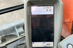 サムネイル: 【平成29年製】日立　バックホー　ZX75UR-5B　オフセットブーム　後方超小旋回　クレーン仕様　旋回マルチ　鉄キャタゴムパッド　油圧ショベル　パワーショベル　【お問い合わせは北見店へ～TEL0157-57-7166～】