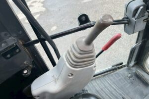 サムネイル: 【平成29年製】日立　バックホー　ZX75UR-5B　オフセットブーム　後方超小旋回　クレーン仕様　旋回マルチ　鉄キャタゴムパッド　油圧ショベル　パワーショベル　【お問い合わせは北見店へ～TEL0157-57-7166～】