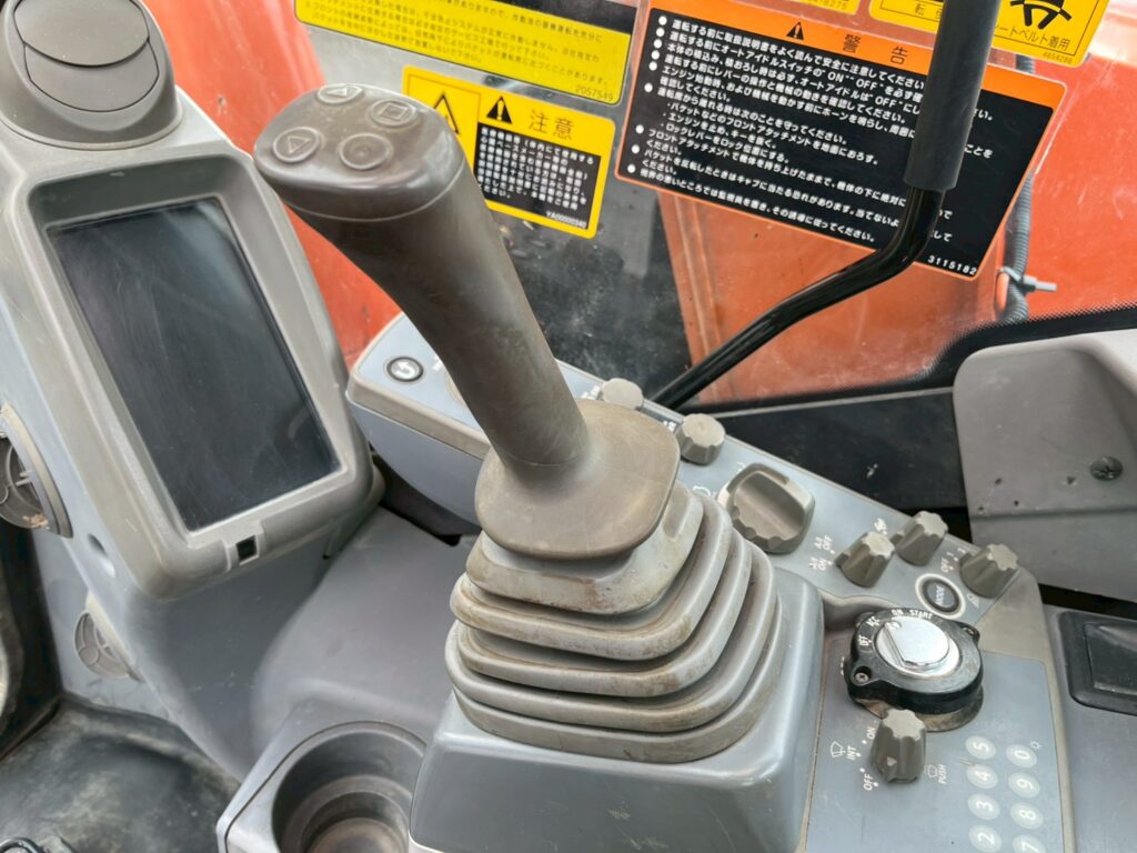 【平成29年製】日立　バックホー　ZX75UR-5B　オフセットブーム　後方超小旋回　クレーン仕様　旋回マルチ　鉄キャタゴムパッド　油圧ショベル　パワーショベル　【お問い合わせは北見店へ～TEL0157-57-7166～】