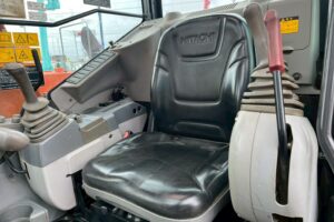 サムネイル: 【平成29年製】日立　バックホー　ZX75UR-5B　オフセットブーム　後方超小旋回　クレーン仕様　旋回マルチ　鉄キャタゴムパッド　油圧ショベル　パワーショベル　【お問い合わせは北見店へ～TEL0157-57-7166～】