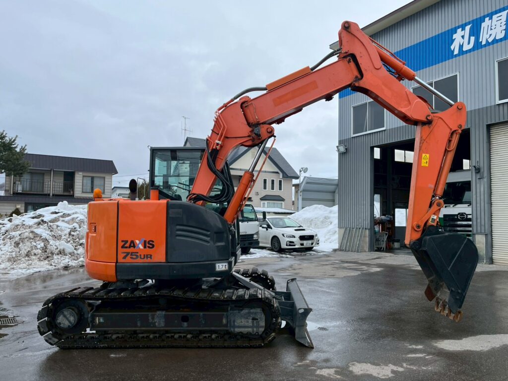 【平成29年製】日立　バックホー　ZX75UR-5B　オフセットブーム　後方超小旋回　クレーン仕様　旋回マルチ　鉄キャタゴムパッド　油圧ショベル　パワーショベル　【お問い合わせは北見店へ～TEL0157-57-7166～】