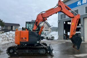 サムネイル: 【平成29年製】日立　バックホー　ZX75UR-5B　オフセットブーム　後方超小旋回　クレーン仕様　旋回マルチ　鉄キャタゴムパッド　油圧ショベル　パワーショベル　【お問い合わせは北見店へ～TEL0157-57-7166～】