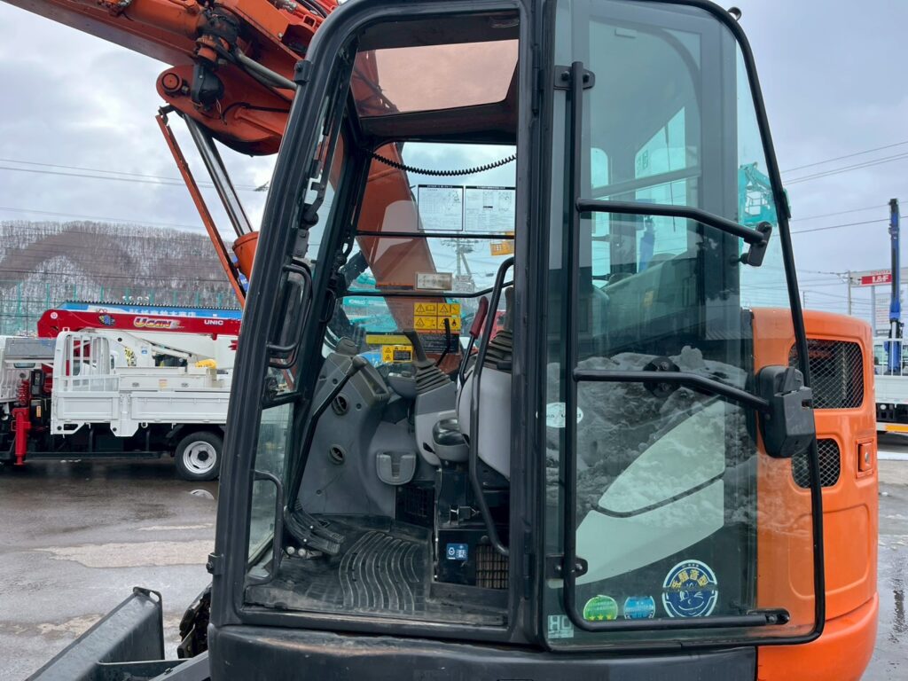 【平成29年製】日立　バックホー　ZX75UR-5B　オフセットブーム　後方超小旋回　クレーン仕様　旋回マルチ　鉄キャタゴムパッド　油圧ショベル　パワーショベル　【お問い合わせは北見店へ～TEL0157-57-7166～】