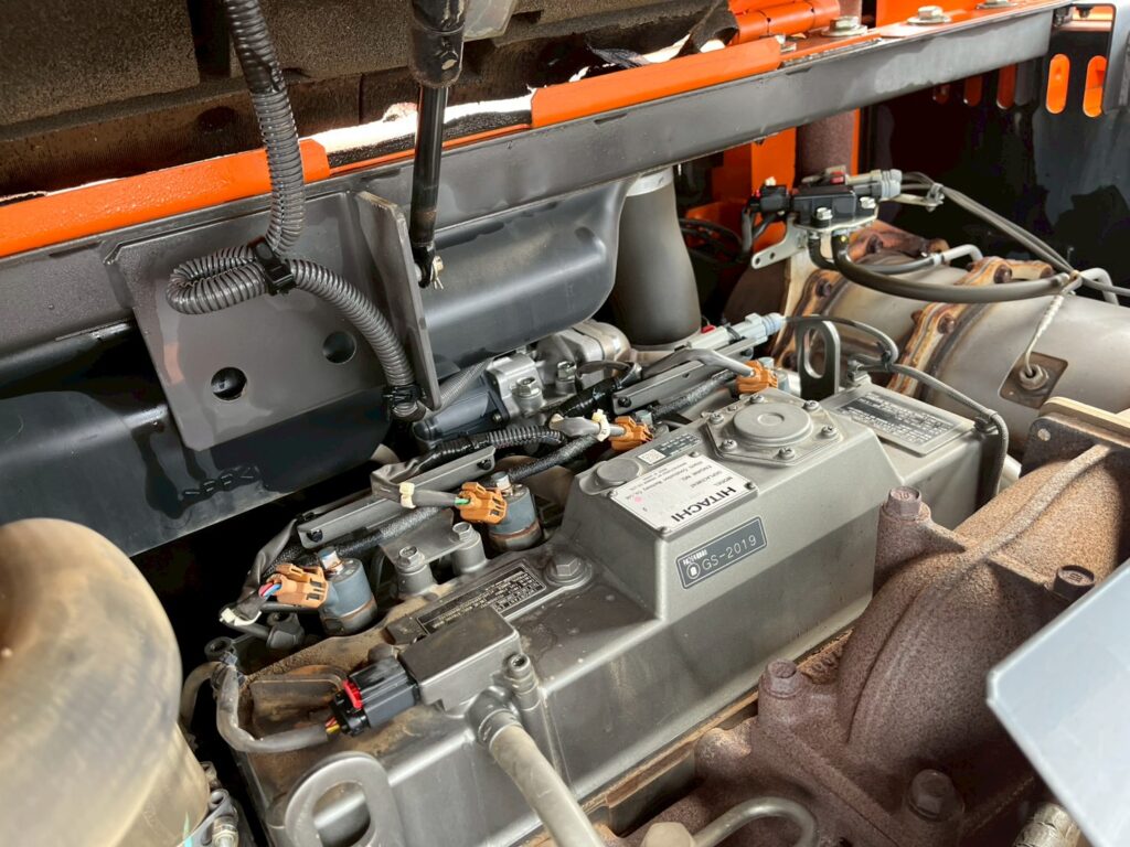 【平成29年製】日立　バックホー　ZX75UR-5B　オフセットブーム　後方超小旋回　クレーン仕様　旋回マルチ　鉄キャタゴムパッド　油圧ショベル　パワーショベル　【お問い合わせは北見店へ～TEL0157-57-7166～】