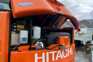 サムネイル: 【平成29年製】日立　バックホー　ZX75UR-5B　オフセットブーム　後方超小旋回　クレーン仕様　旋回マルチ　鉄キャタゴムパッド　油圧ショベル　パワーショベル　【お問い合わせは北見店へ～TEL0157-57-7166～】