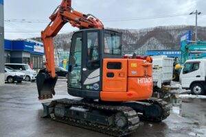 サムネイル: 【平成29年製】日立　バックホー　ZX75UR-5B　オフセットブーム　後方超小旋回　クレーン仕様　旋回マルチ　鉄キャタゴムパッド　油圧ショベル　パワーショベル　【お問い合わせは北見店へ～TEL0157-57-7166～】