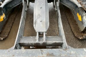 サムネイル: 【平成29年製】日立　バックホー　ZX75UR-5B　オフセットブーム　後方超小旋回　クレーン仕様　旋回マルチ　鉄キャタゴムパッド　油圧ショベル　パワーショベル　【お問い合わせは北見店へ～TEL0157-57-7166～】