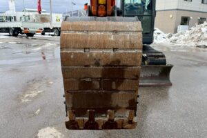 サムネイル: 【平成29年製】日立　バックホー　ZX75UR-5B　オフセットブーム　後方超小旋回　クレーン仕様　旋回マルチ　鉄キャタゴムパッド　油圧ショベル　パワーショベル　【お問い合わせは北見店へ～TEL0157-57-7166～】