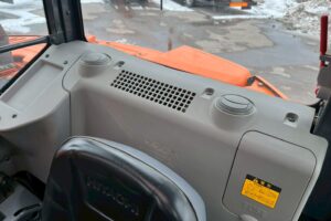 サムネイル: 【平成29年製】日立　バックホー　ZX75UR-5B　オフセットブーム　後方超小旋回　クレーン仕様　旋回マルチ　鉄キャタゴムパッド　油圧ショベル　パワーショベル　【お問い合わせは北見店へ～TEL0157-57-7166～】