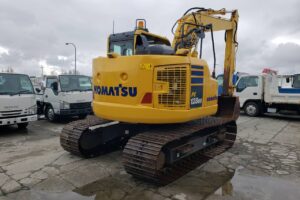 サムネイル: 平成30年　コマツ　PC128US-11　0.45立米　★ｴｱｺﾝ・ﾜｲﾄﾞｷｬﾀ・ｸﾚｰﾝ仕様・旋回ﾏﾙﾁ・ｻｲﾄﾞｶﾒﾗ・ﾊﾞｯｸｶﾒﾗ・後方超小旋回★