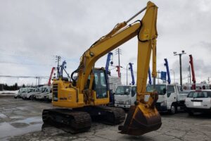 サムネイル: 平成30年　コマツ　PC128US-11　0.45立米　★ｴｱｺﾝ・ﾜｲﾄﾞｷｬﾀ・ｸﾚｰﾝ仕様・旋回ﾏﾙﾁ・ｻｲﾄﾞｶﾒﾗ・ﾊﾞｯｸｶﾒﾗ・後方超小旋回★
