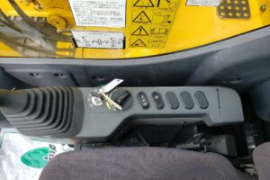 サムネイル: 平成30年　コマツ　PC128US-11　0.45立米　★ｴｱｺﾝ・ﾜｲﾄﾞｷｬﾀ・ｸﾚｰﾝ仕様・旋回ﾏﾙﾁ・ｻｲﾄﾞｶﾒﾗ・ﾊﾞｯｸｶﾒﾗ・後方超小旋回★