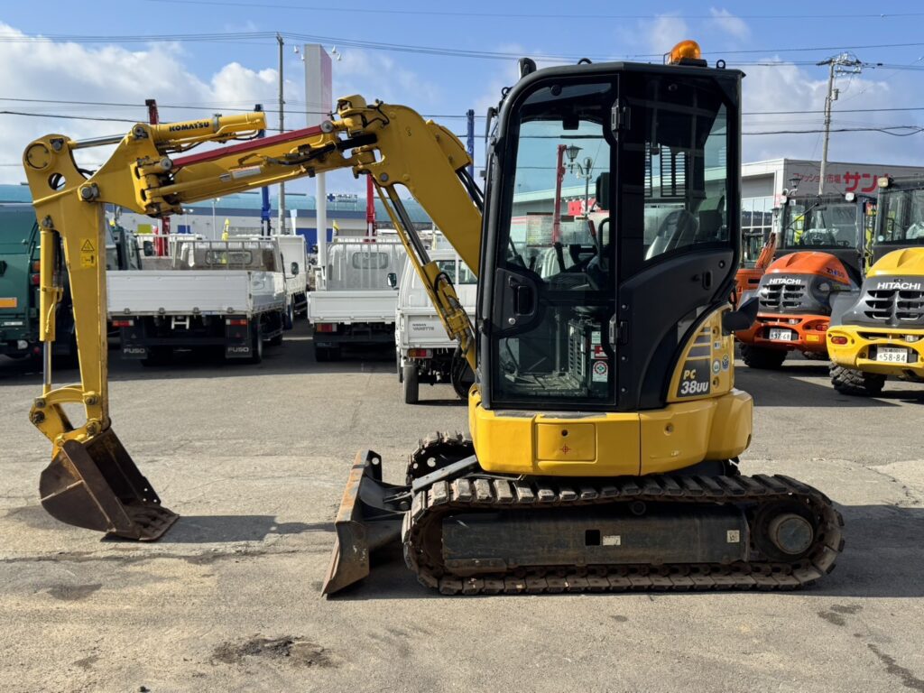 令和1年　コマツPC38UU-6N0　後方超小旋回　オフセットブーム　クレーン仕様