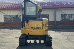 サムネイル: 令和1年　コマツPC38UU-6N0　後方超小旋回　オフセットブーム　クレーン仕様