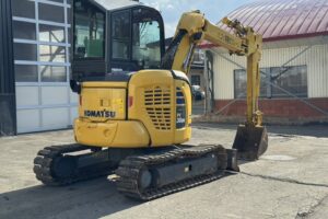 サムネイル: 令和1年　コマツPC38UU-6N0　後方超小旋回　オフセットブーム　クレーン仕様