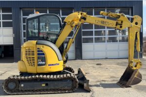 サムネイル: 令和1年　コマツPC38UU-6N0　後方超小旋回　オフセットブーム　クレーン仕様
