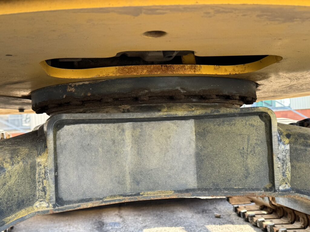 令和1年　コマツPC38UU-6N0　後方超小旋回　オフセットブーム　クレーン仕様