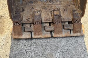 サムネイル: 令和1年　コマツPC38UU-6N0　後方超小旋回　オフセットブーム　クレーン仕様