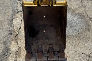 サムネイル: 令和1年　コマツPC38UU-6N0　後方超小旋回　オフセットブーム　クレーン仕様