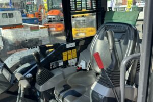 サムネイル: 令和1年　コマツPC38UU-6N0　後方超小旋回　オフセットブーム　クレーン仕様