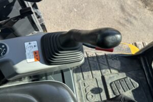 サムネイル: 令和1年　コマツPC38UU-6N0　後方超小旋回　オフセットブーム　クレーン仕様