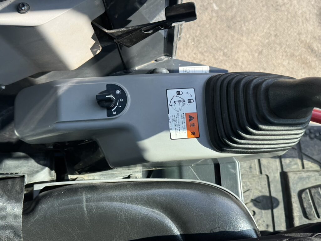 令和1年　コマツPC38UU-6N0　後方超小旋回　オフセットブーム　クレーン仕様