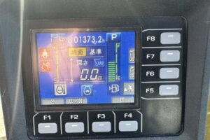 サムネイル: 令和1年　コマツPC38UU-6N0　後方超小旋回　オフセットブーム　クレーン仕様