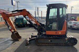 サムネイル: 令和1年　日立ZX40U-5B　後方超小旋回　クレーン仕様　エアコン