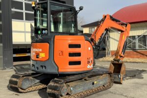 サムネイル: 令和1年　日立ZX40U-5B　後方超小旋回　クレーン仕様　エアコン