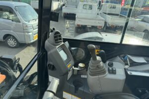 サムネイル: 令和1年　日立ZX40U-5B　後方超小旋回　クレーン仕様　エアコン