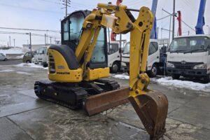 サムネイル: 平成30年　コマツ　PC30UU-6N0　0.09立米　クレーン仕様・オフセットブーム・エアコン付・使用時間2127時間