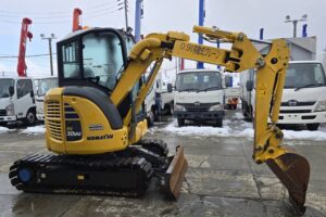 サムネイル: 平成30年　コマツ　PC30UU-6N0　0.09立米　クレーン仕様・オフセットブーム・エアコン付・使用時間2127時間